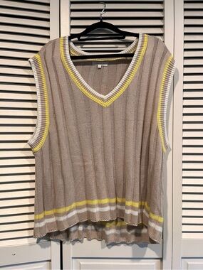 Ultra Flirt Beige Knit Sleeveless Sweater Vest with Yellow & White Trim